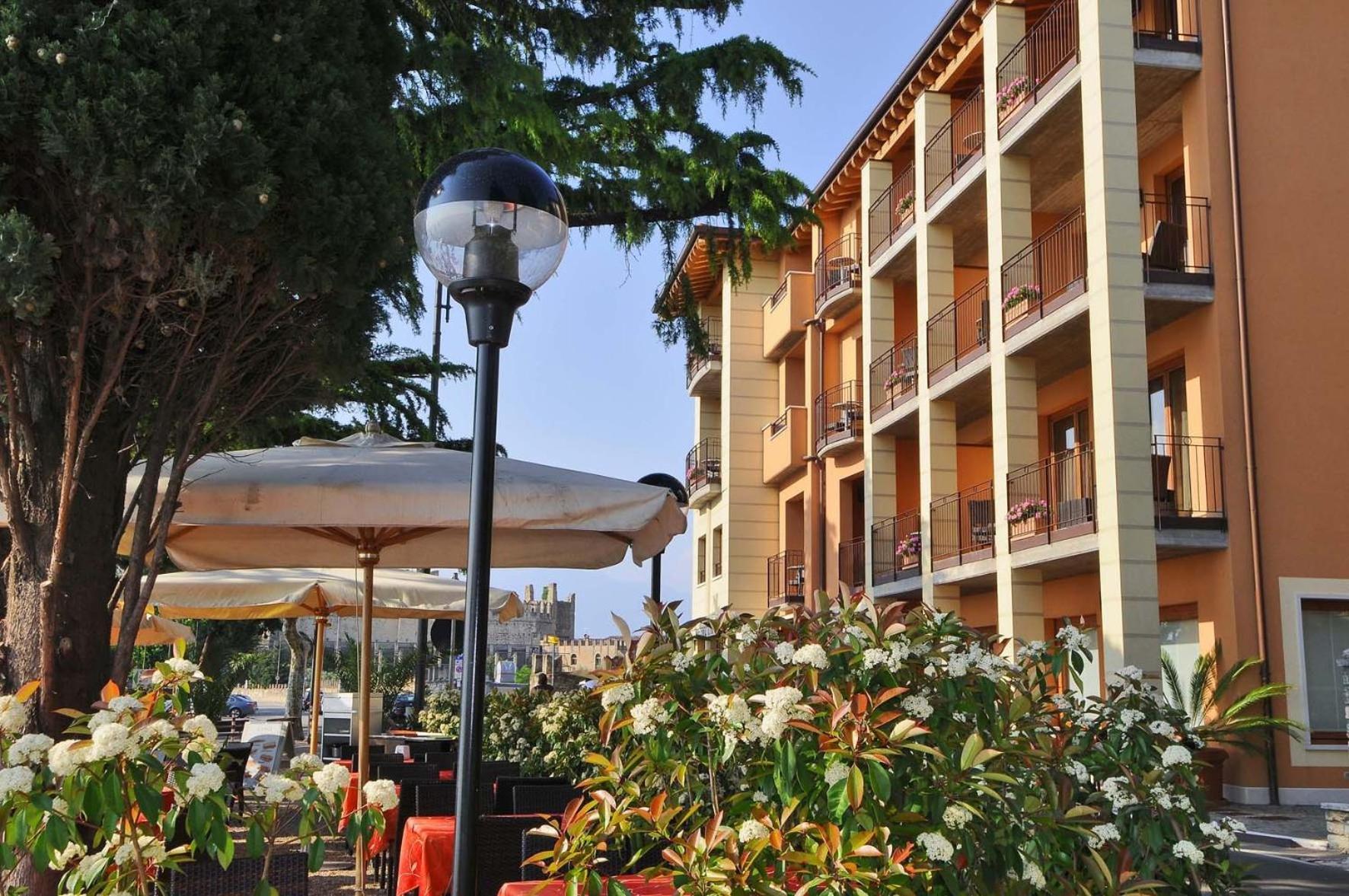 Hotel Lido Torri Del Benaco Exterior foto